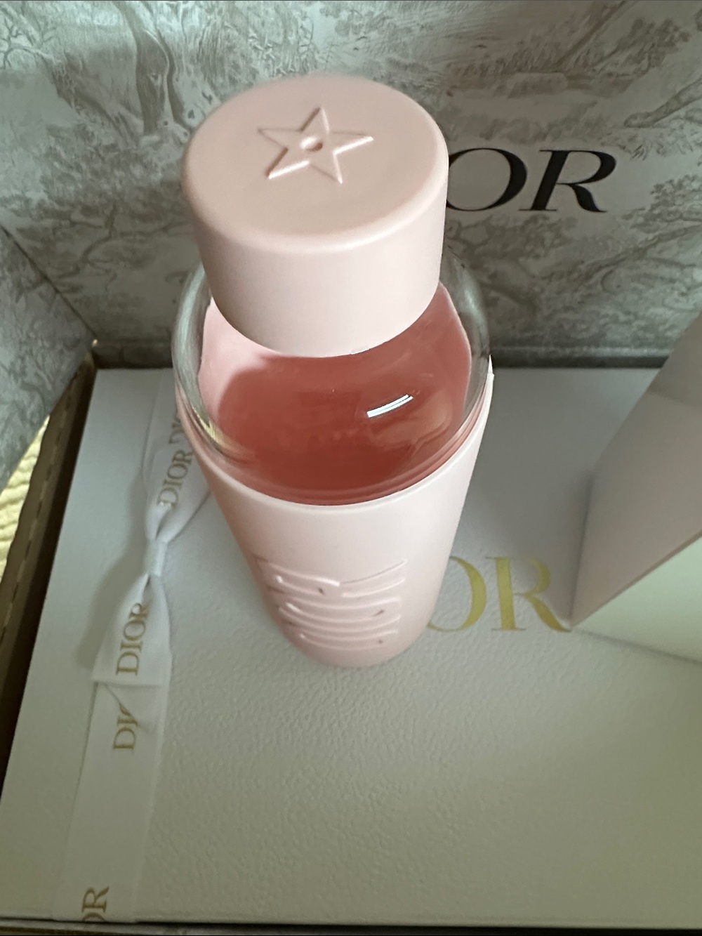 Dior Glass Bottle with Blush Pink Silicone Sleeve -VIP Exclusive 🤩🌸 - Picture 4 of 8